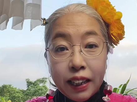 新人必看:粉丝群创建与进群分享 直播间有姐妹在问,怎么创建粉丝群和进粉丝群?今天我把方法分享给大家,怕记不住的先点赞收藏。
首先,创建粉丝群:点我→三条杠→创作者中心→全部→主播中心→更多→粉丝群→立刻创建。
然后,进粉丝群:点主播头像→主页→粉丝群入口→加入。
这些都是我平时在用的小方法,分享给有需要的家人。
需要资料的家人,直接进我主页粉丝群自取就好。
关注我,我是霞姐,一个在抖音坚持3年的小镇大妈,每天分享一点抖音小知识,咱们一起从0到1避坑成长~
#记录真实生活 #小镇大妈 #新人开播 #经验分享 @DOU+小助手