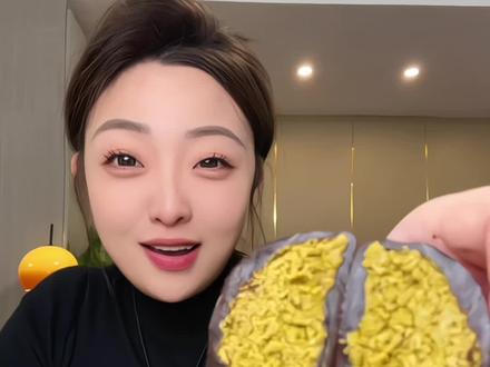 最近网上爆火的迪拜软曲奇终于被我挖到了平替!跟风买的完全没踩雷一口惊艳还不甜腻!#迪拜软曲奇#甜品控#谁懂这一口的好吃程度 #迪拜巧克力#好吃到停不下来