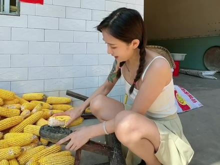 年纪大了没有别的爱好,就是喜欢麻包谷😂#农村生活 #80后老阿姨 麻包谷