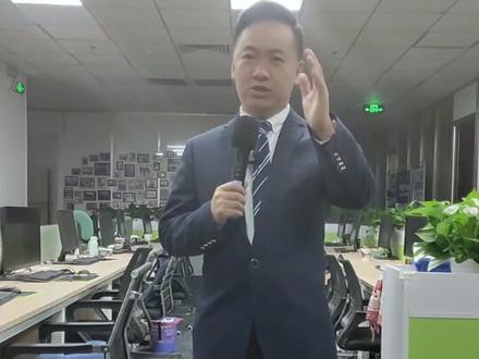 演讲十大基本功之七~鞠躬。正所谓有“礼”走遍天下,鞠躬不说话,说话不鞠躬#演讲#演讲培训 @抖音小助手 @多闪