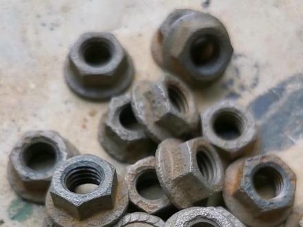 泡了第二次白醋的螺母的确效果更好了,接下来的防锈要怎么做呢?@XPIN旋道轮毂 谢谢你昨天的建议。 #去锈 #轮毂螺丝 #二手轮毂 #轮毂翻新 #防锈 #表面处理