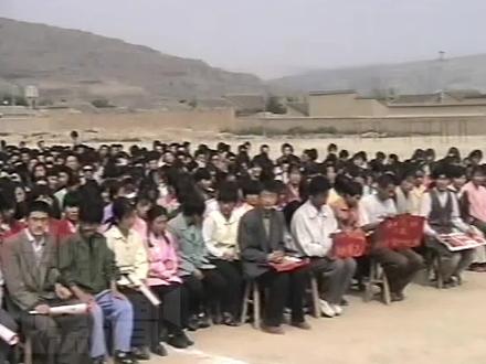 1998年—1999年通渭一中开学典礼,那些年,我们一起走过的青春岁月,将永远珍藏在记忆深处……#通渭#珍贵影像#90年代 (全媒体记者:张赛)