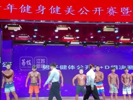 高校健美比赛混进来个小胖子 当事人:没吃早饭,肌肉线条不明显