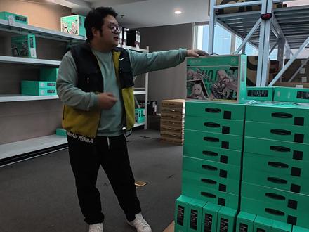 天选6Pro酷睿版升级64G 4T 第一视角验机&加装教程 感谢浙江嘉兴钟老板老板的信任支持
华硕天选6Pro 日蚀灰
CPU:Ultra9 275HX 24核心
显卡:RTX5060 8G显存
内存:标配 海力士16G DDR5 5600 升级64G 海力士32G*2
硬盘:标配 三星 1TB固态硬盘 升级4TB 西数SN5100 2TB*2
网卡:瑞昱8852CE 升级英特尔 AX210
屏幕: 天马 16英寸2.5K 400nits 165Hz
保全新机器,保安全下车!(直播间操作,呈现加装、验机、过程透明)
提供终身1V1技术服务支持(8-24点专业客服为您排忧解难、远程优化等)
提供终身保养服务(清灰、更换硅脂、相变、液金、导热凝胶等均不限次数)
如果您也需要视频中的专业安稳的购机服务,快来联系我们吧~~~~#数码科技 #天选6pro #开箱验机 #游戏笔记本电脑推荐 #小白