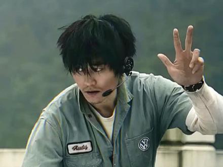 张驰:咱这回预算终于充足了!记星:哥们儿这有条通天路你走不走!!#飞驰人生3#沈腾#张本煜#不敢想飞驰3全预算的记星有多强