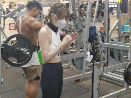 今日小白助理上线 要猛 #要做一个猛男 #嘴哥 #健身打卡 #你的坚持终将美好 @@一二一(嘴哥)