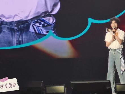 云熠香港演唱会游戏环节 这俩甜的呦云旗手都从绑带里掉出来了又自己套回去了~♥#云旗#郝熠然#香港演唱会#向全世界安利 #情侣互动游戏