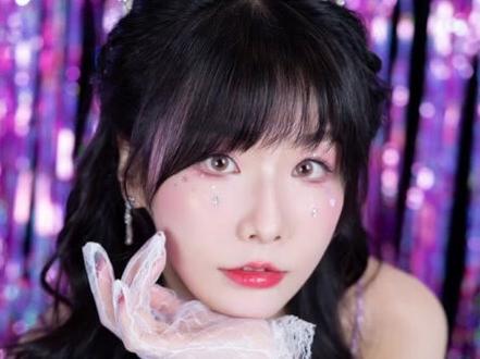 特殊的生日🎂从线下Party变成了居家隔离云聚会🥂好在我爱的人们始终都在身边😘小吕吕,新的一岁继续做一个温暖的人吧✨#疫情下的生活 #生日快乐 #闺蜜在一起的样子