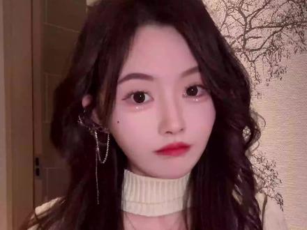 嘿嘿,本小姐没有一条动态是白发的