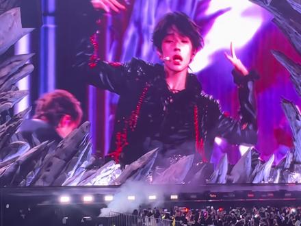 美杜莎2.0
橹穆双人转场~
橹橹滑跪好帅恩恩眼神好媚
#橹穆 #新音#橹穆舞台