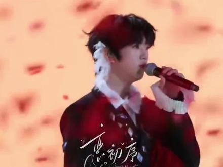#张函瑞请紧握麦克风大声唱吧 15岁的雨季究竟还要持续多久 #张函瑞 #TF家族新年音乐会 #成长痛 #TF四代