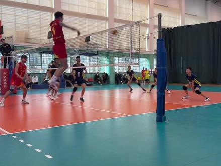 #排球🏐 #中国中学生联赛 #秦皇岛 首场2比0胜,继续努力,欢迎高个男孩加入齐齐哈尔一中男排,18045242797微同步