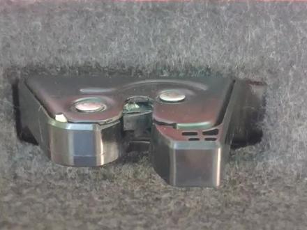 后备箱锁了?咋开?我教你。#后备箱锁了