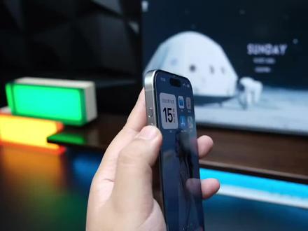 iPhone15Pro系列,侧键一键更换壁纸 #数码科技 #科技改变生活 #手机
