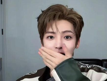 一如既往的大漏勺,说了一个粉丝都传开了的消息#侯明昊 #侯明昊成都演唱会 #侯明昊直播