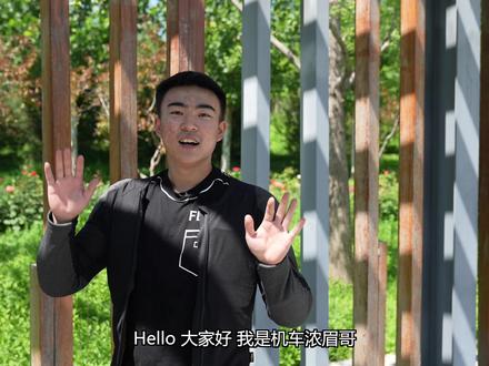 摩旅神器 叔叔们的最爱
BMW R 1250 GS,大家可能更习惯管它叫水鸟,ADV中公认的标杆车型,但优缺点却非常明显。优点是无论在动力输出,电控介入,还是刹车手感等等方面,它都做的太平顺了,无可挑剔。那缺点呢?也是平顺,平顺到甚至让我感觉到无聊……当然这对于买水鸟的车主们来说,应该就是他们想要的。#机车 #摩托车 #水鸟 @抖音汽车