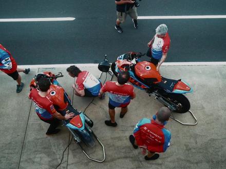 德比斯赛后揭秘!为什么张雪能夺冠?还能拉爆杜卡迪生吃雅马哈? #张雪机车 #张雪820RR #德比斯 #仿赛 #摩托车 @张雪的机车 @张雪机车 @张雪机车官方旗舰店