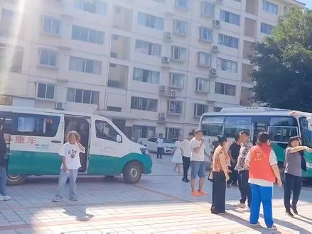 思南县中等职业学校2023级新生开始报名了!好多家长陪着孩子来学校帮孩子选优质专业,老师们也耐心讲解分析指导!家长、老师都很爱你们#职业教育 @DOU+小助手