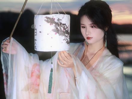 塑料瓶也可以做灯笼?#国风合伙人 #爆改#手工#变装