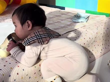 面剂子吹瓶合集(坐式 跪式 站式 躺式 跨栏式 高锰酸脚式) #贵妃 #邪恶面剂子 @贺喜喜(酵母) @拽爸吴喊喊(我在走廊睡)