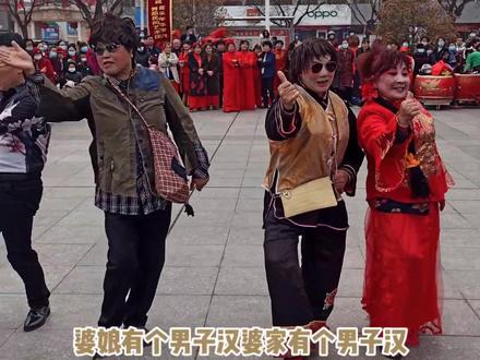 蒲城版《从小卖蒸馍》,四网红同台演绎逗了全场群众!陕西人最爱听的歌—@十三狼 #热门 #热门音乐 #陕西方言