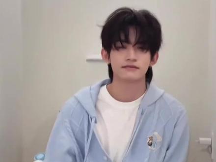 我们总是惊叹于烟花绽放时的璀璨,却忘了它在升空前所经历的那份沉寂与高压。#我的大明星一定红透半边天