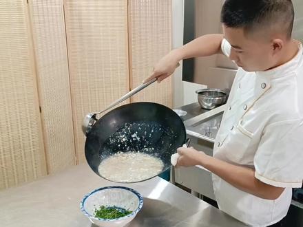 西湖牛肉羹,切记不要直接倒入鸡蛋,教你一招,蛋花漂亮又美味 #美食 #牛肉羹