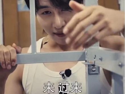 三年了没想到26搬床事件还有续集哈哈哈哈 不愧是前世史官 今生李导 画面拍的也很有代入感的喂~ #鹭卓 #卓沅 #吵架 #李昊 #十个勤天