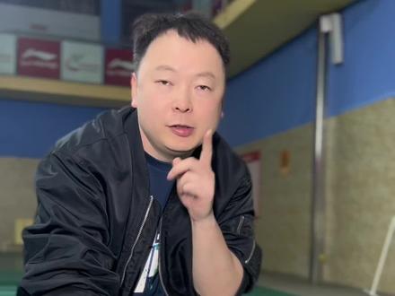 变色龙6现在的行情,真的很值得入手!#羽毛球 #羽毛球鞋 #羽毛球鞋推荐