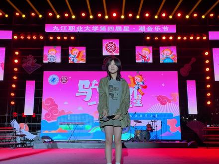 勇闯音乐节!14岁女孩演绎经典《雨爱》完整版来袭#九职大青年 #雨爱杨丞琳 #校园音乐节