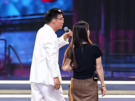 #河南三妹和郭少杰老师配合得太好了 #人山人海太热闹了 @河南三妹(岁月如笔写春秋) @郭少杰🕊️岁月如笔写春秋