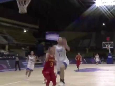 中国队主教练李昕接受了媒体专访,谈及了目前球队的情况以及女篮青训的现状,采访中她一度哽咽。#中国女篮 #李昕 #u18