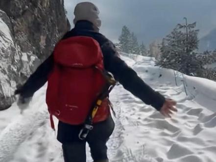 当游戏里的雪景照进现实 #古墓丽影 #雪山 #游戏转场 #转场