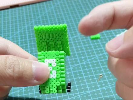 端着拼豆上来,推着垃圾桶出去#拼豆 #拼豆教程 #拼豆日常 #拼豆图纸 #拼豆豆