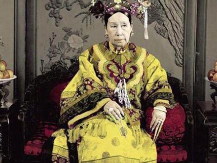 #红楼梦 《红楼梦》曾经是清朝禁书,然而慈禧居然看过此书!