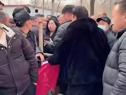 红石崖毛洋洋摔跤场又来一个喝酒闹事儿的,还想怼武大郎呢#热点 #户外 #正能量 #农村生活 #抖音二创激励计划 @毛洋洋 @舞阳十一 @陈娜(毛洋洋) @潘金莲(向阳而生) @十三亿1(毛洋洋) @火辣辣(毛洋洋) @农村二妮《毛洋洋》 @楠楠(毛洋洋) @韩荔枝 @小八九 @李大碗饸饹(禹州方山程庄大桥)