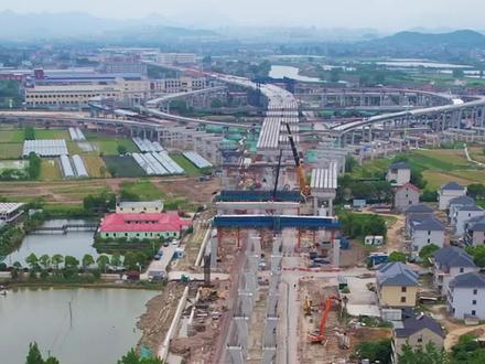 诸暨至店口高架快速路正在加班加点施工。预计2026年底建成