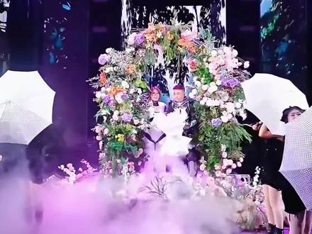 飞嫂韩策策与飞仔的爱情故事
#飞嫂韩策策#韩策策飞仔#飞仔的爱情
#木森大舞台爱情故事#韩策策