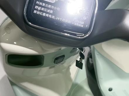 有很多顾客买了雅迪冠能Q9的,之前都是告知手机锁车,现在给大家讲解一下简单的锁车方式