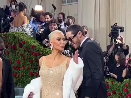 金卡戴珊致敬经典为什么引发众怒? #玛丽莲梦露 #金卡戴珊 #metgala #卡戴珊 #metgala红毯