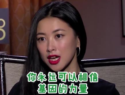 恭喜#朱珠 升级当妈,不得不说美女的基因果然是强大的,宝宝直接遗传到了妈妈的梨涡~