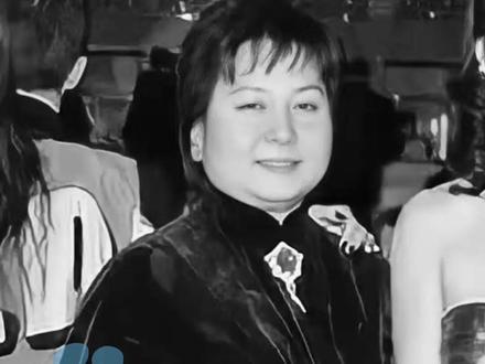 4月12日,赌王何鸿燊女儿何超蕸逝世,享年60岁,终身未婚没桃色绯闻,把一辈子都贡献给了赌王家族事业,临终前家人陪伴在侧#大象主播说 @满分子怡