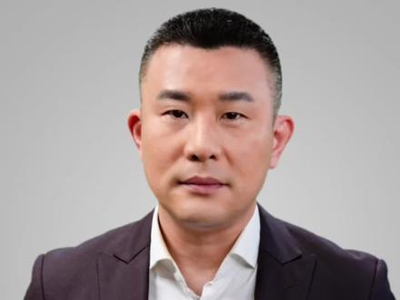 直播微视评:先办公务,再吃公饭。