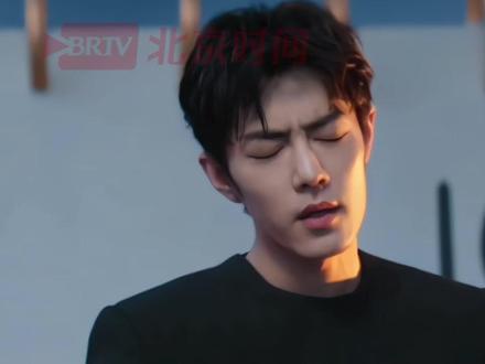 12月10日10点,#肖战 首张黑胶专辑《我们》将正式停售。该专辑自2024年12月11日正式开启预售,销售周期为一年,且停售后不再加印。该专辑曾创下预售4分钟销售额破5000万的平台最快纪录,还曾在2025年8月拿下TMEA音乐盛典“年度实体专辑”奖项,长期霸占腾讯音乐实体专辑总榜第一 充分印证了肖战在音乐领域强劲影响力。