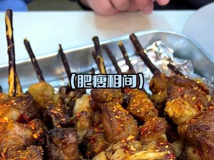 这办公室果真是卧虎藏龙!#新疆菜 #大串 #新疆大盘鸡 #办公室日常 #妈呀太香了 @抖音小助手