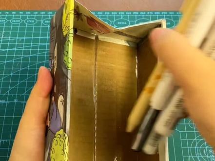 废纸壳也能做铅笔盒?太有新意了吧,给我大侄儿做一个
#手工diy #亲子手工 #亲子 #文具 #废物利用