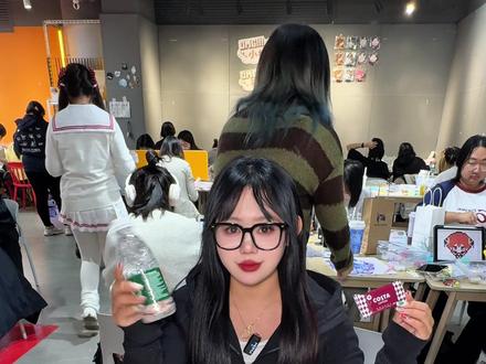 拼豆墙‼️‼️报告姐妹!我在吉利大厦的小树伯伯发现了拼豆墙!可以带回家的豆子和各种拼豆周边!真的可以走起啦!#拼豆 #小树伯伯 #拼豆图纸 #diy手工 #情侣必做的100件事