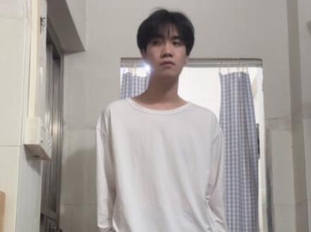 豆包给我搭配一身去学校能炸翻全场的衣服…十分炸眼!一定要看到最后#豆包打电话 #豆包 #穿搭 #Ai穿搭教 #精神状态belike