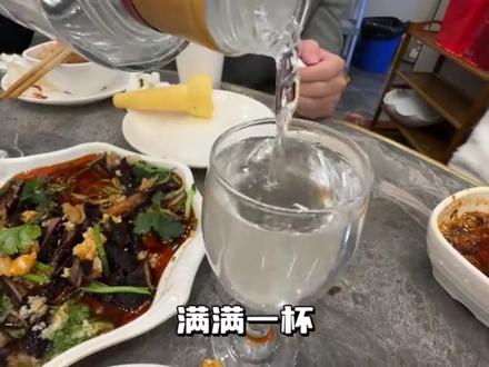 媳妇喜欢打牌,老公喊朋友打了一夜,打的四个人头眩眼花