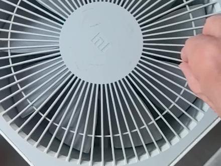 综合网上各种教程,终于用简单工具解决了小米2S空气净化器扇叶灰尘清洁难题。第一台拆了1个多小时,了解了结构后,第二台就只用了几分钟,以后就不用再费神撬了。感谢网上各路大神们无私分享。#小米2S空气净化器